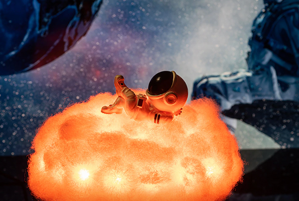 Chilling Astronaut Lamp