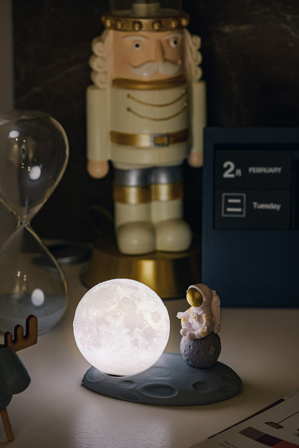 Original Sitting Astronaut & Moon Lamp™